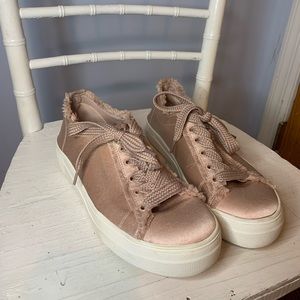 VINTAGE Steve Madden Sneakers☺️